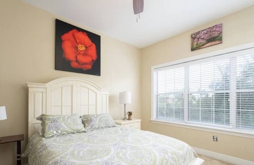 University Heights Condo | Luxury Downtown 2/2 Condo- Pool