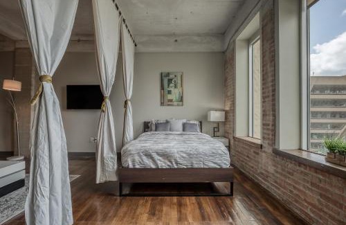 Downtown Dallas Apartment | Luxury Downtown Dallas Stay by Amyfinehouse