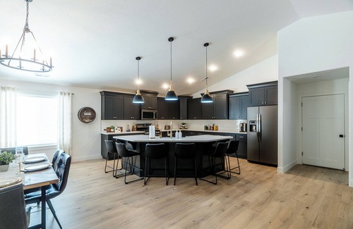 Cedar City House | Luxury Downtown Getaway - Private 20ft Swim Spa