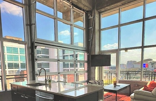 Downtown Cincinnati Apartment | Luxury Downtown Loft Walking dist. to Paycor, Fountain Square, & Duke Energy Ctr