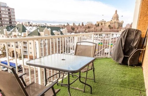 North Central Edmonton Condo | Luxury Downtown Suite - River Valley View - Patio & BBQn