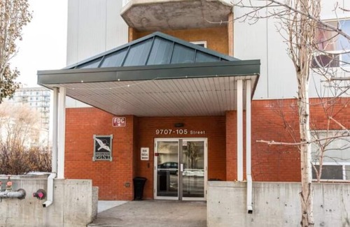 North Central Edmonton Condo | Luxury Downtown Suite - River Valley View - Patio & BBQn
