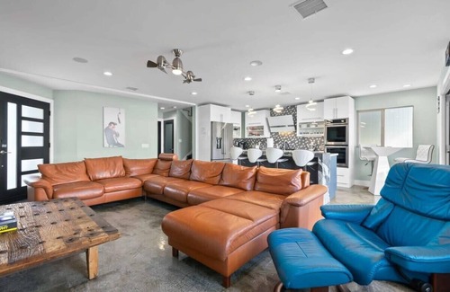 Gilbert Island House | Luxury Duffy Boat + Bayfront Paradise + 5 Star Gem
