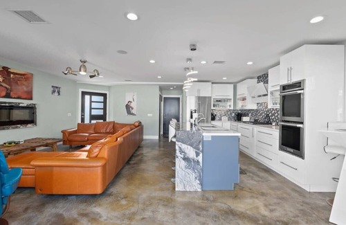 Gilbert Island House | Luxury Duffy Boat + Bayfront Paradise + 5 Star Gem
