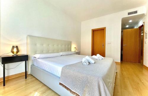 Triana Apartment | Luxury Duplex 200 M2 Terrace Parking StayInSeville