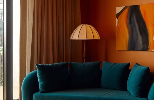 Coconut Grove Hotel | Luxury Eden in Miami: Dive into Rooftop Pool & Enjoy Spa Services | 4 Units