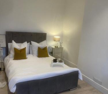 Lewisham House | Luxury en-suite in modern house