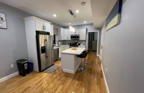 Dudley Square Apartment | Luxury en-suite master bedroom