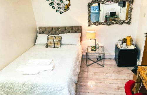 Solihull Apartment | Luxury En-Suite Room in Prime Solihull Town Centre Location