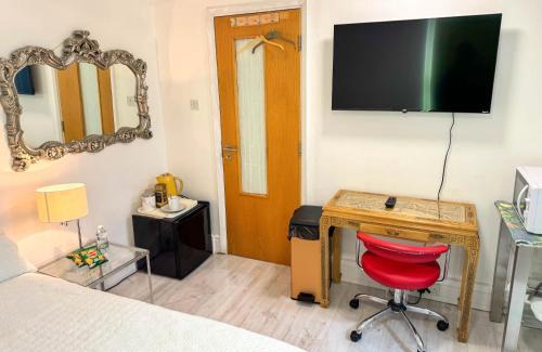 Solihull Apartment | Luxury En-Suite Room in Prime Solihull Town Centre Location