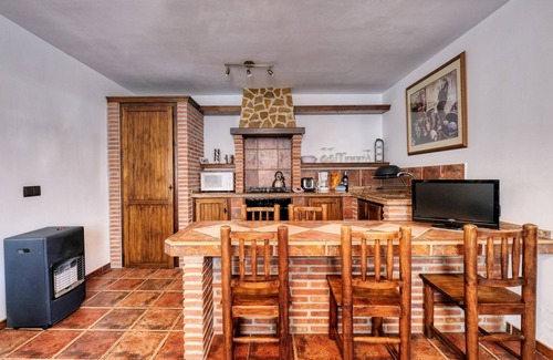 Villanueva del Trabuco Villa | Luxury holiday retreat, 2 swimming pools, jacuzzi, free fast Wi-Fi, Equestrian.