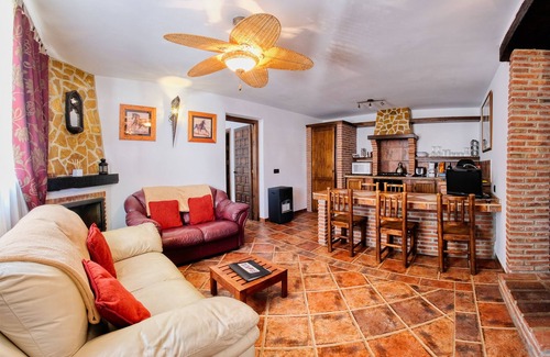 Villanueva del Trabuco Villa | Luxury holiday retreat, 2 swimming pools, jacuzzi, free fast Wi-Fi, Equestrian.