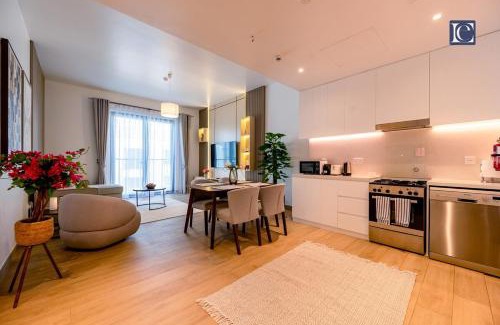 Dubai Apartment | Luxury Escapes - Breathtaking 1BR with Sea View Port Lamer