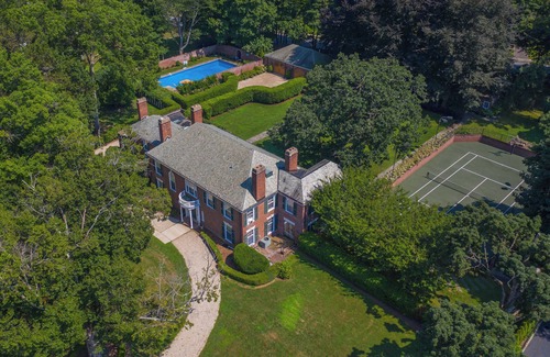 Fairfield House | Luxury Estate: Heated Pool - Tennis - Gym - Sauna!
