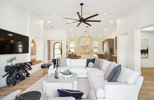 Sunburst Farms East House | Luxury Estate on Acre Lot-Pickleball-Pool-Spa-Gym-Theatre-Volleyball-Ping Pong
