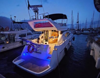 Torrevieja Boat Rental | Luxury experience on a 16-meter Azimut yacht