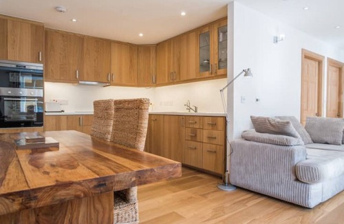 Inverkeithing Apartment | Luxury flat, 20 minutes by train to Edinburgh