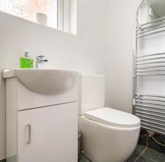 Moseley Apartment | Luxury Flat in Moseley with Free Parking