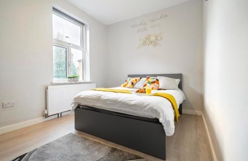 Moseley Apartment | Luxury Flat in Moseley with Free Parking
