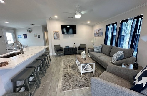 Fort Myers Beach House | Luxury FMB DEEP DISCOUNT April - Dec 2025 2BR Prime Location & Amenities Await!
