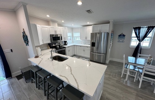 Fort Myers Beach House | Luxury FMB DEEP DISCOUNT April - Dec 2025 2BR Prime Location & Amenities Await!