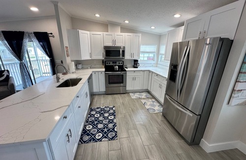 Fort Myers Beach House | Luxury FMB DEEP DISCOUNT April - Dec 2025 2BR Prime Location & Amenities Await!