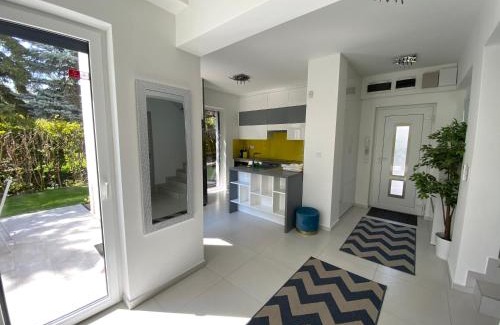 Balatonfured House | Luxury Garden House II In The Center