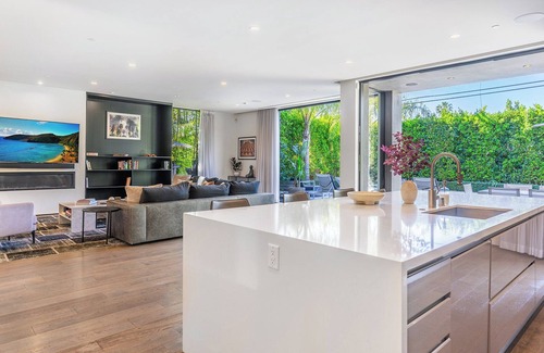 Melrose House | LUXURY GARDNER VILLA 5BDR !