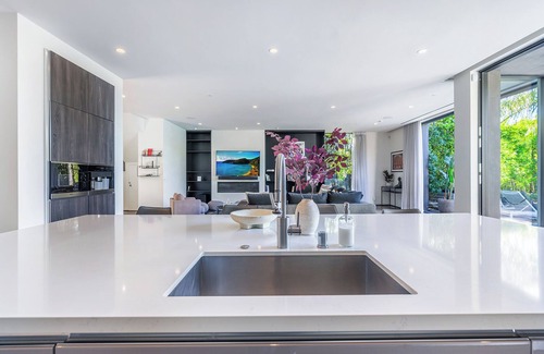 Melrose House | LUXURY GARDNER VILLA 5BDR !
