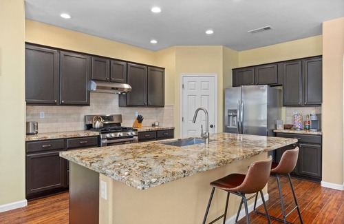 Eagle Ranch House | Luxury Gated Retreat Golf Course Views Sleeps 8