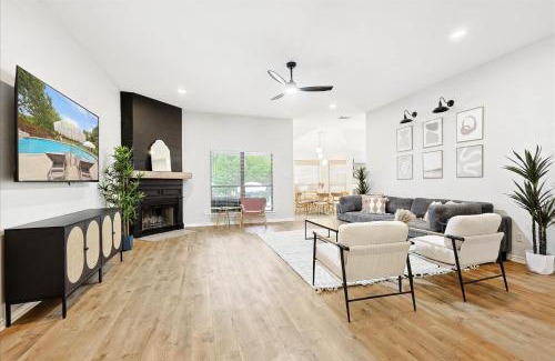 Red Oak House | Luxury Gem in the Forest-Pool&Jacuzzi&Cinema&Games
