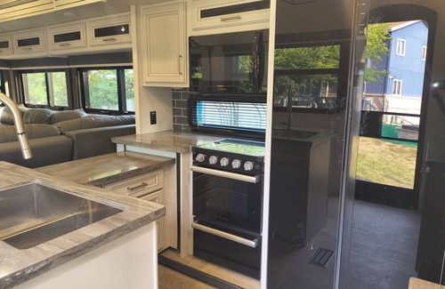 South Westminster House | Luxury Glamping in the Mile High-Private Pool, Hot Tub, Outdoor Fireplace & BBQ!