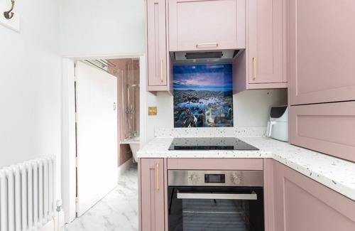 Bognor Regis Apartment | Luxury ground floor Georgian apartment with garden, by the sea, 6 guests.
