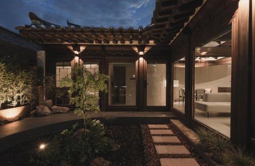Jongno Villa | Luxury Hanok Ha Nok-un