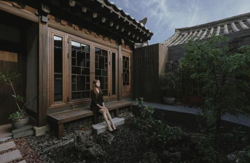 Jongno Villa | Luxury Hanok Ha Nok-un