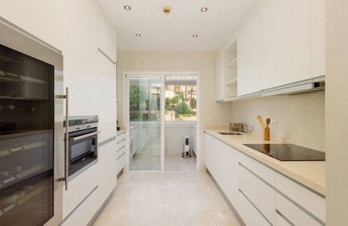 Elviria Apartment | Luxury holiday home with sea views in Elviria Hills