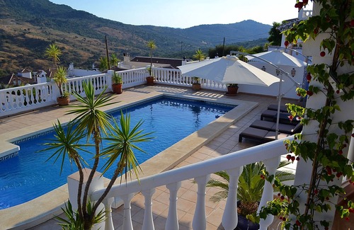 Periana Villa | Luxury holiday villa with private swimming pool in a beautiful, peaceful setting