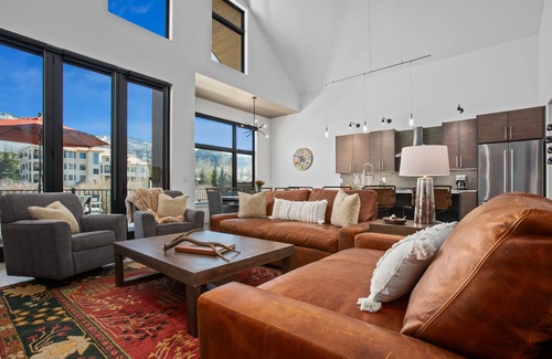 Steamboat Springs House | Luxury Home 1 Minute to Wildhorse Gondola W/Private Hot Tub + Office Space