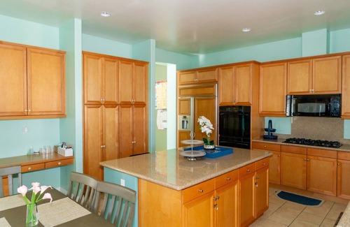Victorville House | LUXURY HOME 3300 SQ FT, SPACIOUS WITH BEAUTIFUL PATIO