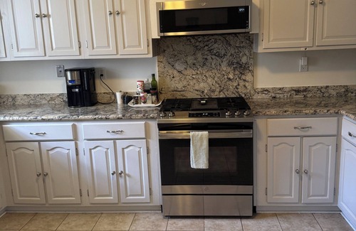Kenner - Louis Armstrong International Airport House | Luxury Home: 4 Beds 2.5 Baths. 7 mnts from Airport