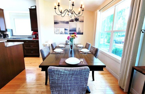 Northwest Calgary House | Luxury Home, 5BR, 2King, HotTub, Movie Theater, Game Room, Play Room and More