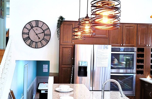 Northwest Calgary House | Luxury Home, 5BR, 2King, HotTub, Movie Theater, Game Room, Play Room and More