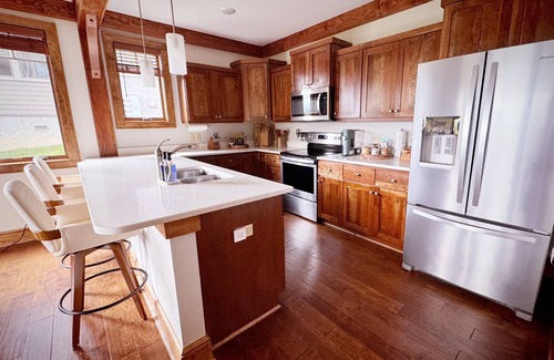Foscoe Condo | Luxury Home-Chalakee@ Echota: King Ensuite, Pool, Hot Tub & Grandfather Mt Views