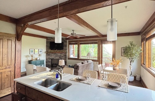 Foscoe Condo | Luxury Home-Chalakee@ Echota: King Ensuite, Pool, Hot Tub & Grandfather Mt Views