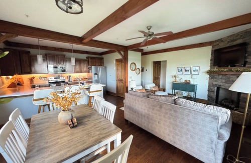 Foscoe Condo | Luxury Home-Chalakee@ Echota: King Ensuite, Pool, Hot Tub & Grandfather Mt Views