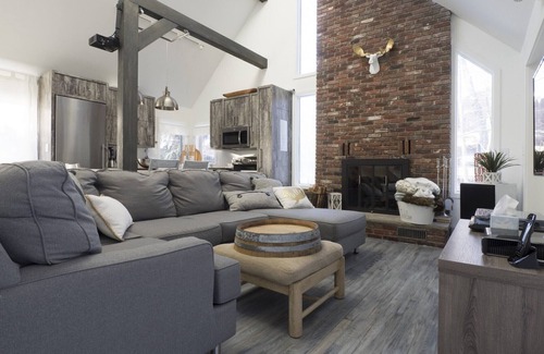 East Stroudsburg House | Luxury home, close to 2 ski resorts, 3 water parks, casino, outlets, high-tech.