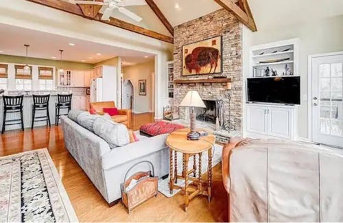 Big Canoe House | Luxury Home in Big Canoe + Mountain Views/2Masters