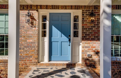 North Brookhaven House | Luxury Home in Brookhaven Atlanta with Pool Table for 30+ Days stays