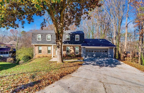 North Brookhaven House | Luxury Home in Brookhaven Atlanta with Pool Table for 30+ Days stays