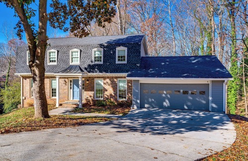 North Brookhaven House | Luxury Home in Brookhaven Atlanta with Pool Table for 30+ Days stays